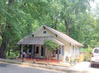 441 4th St SE, Hickory, NC 28602
