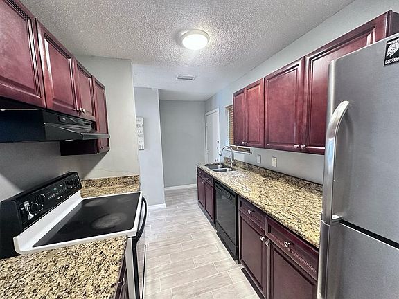 3rd image of 446 Cottonwood Dr