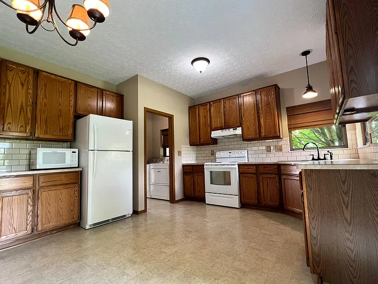 758 N Starr Dr — Photo 12