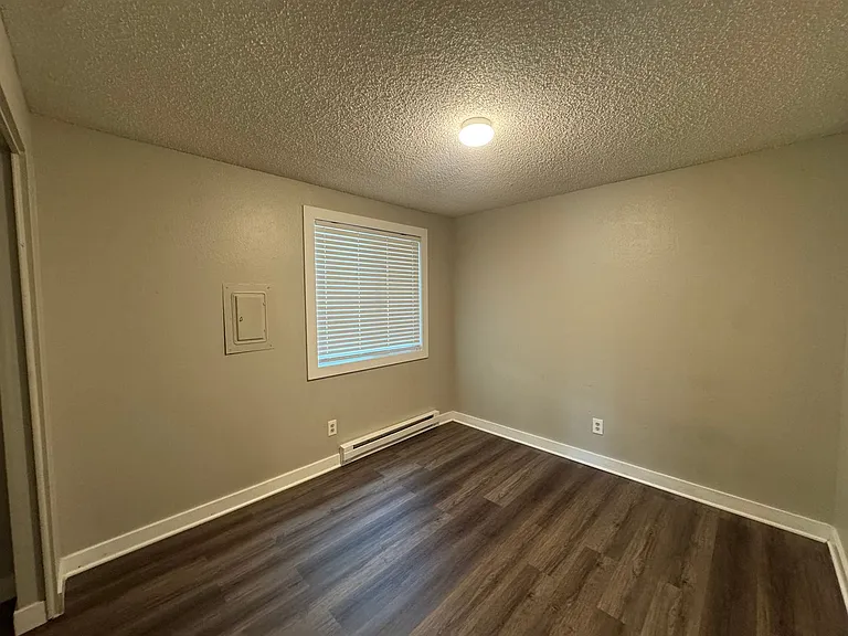 Cozy 2bd/1ba North West Apartment | On-Site Laundry | Pet Friendly | Off-Street Parking | Avail U... — Photo 18