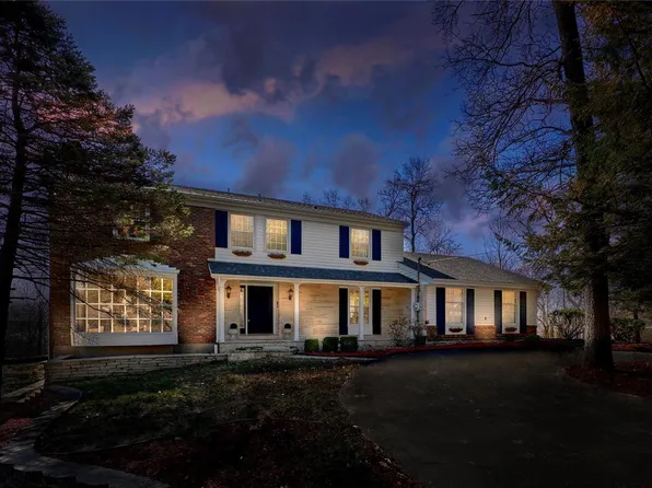 9 Woods Hill Dr, Saint Charles, MO 63303