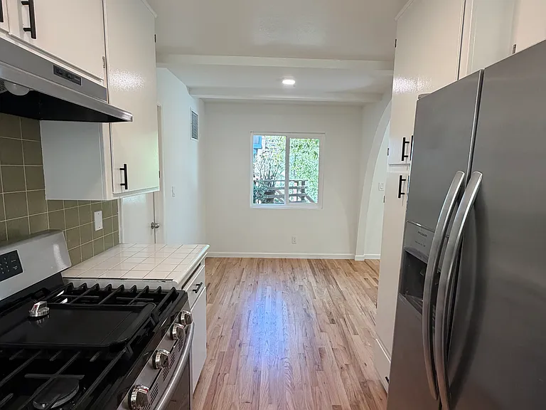 8535 Lookout Mountain Ave — Photo 11