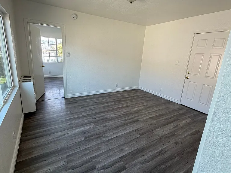 714 E 108th St #3 — Photo 6