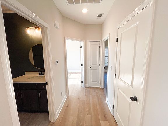 The Pin Oak Plan, Guest Hall, Split Floor Plan