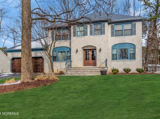 4 Cambridge Ct, Manalapan, NJ 07726