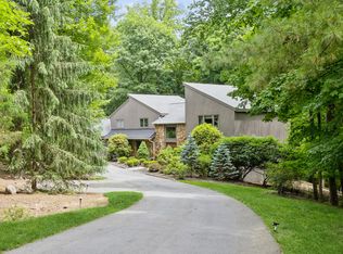 845 Shadow Ridge Rd, Franklin Lakes, NJ 07417