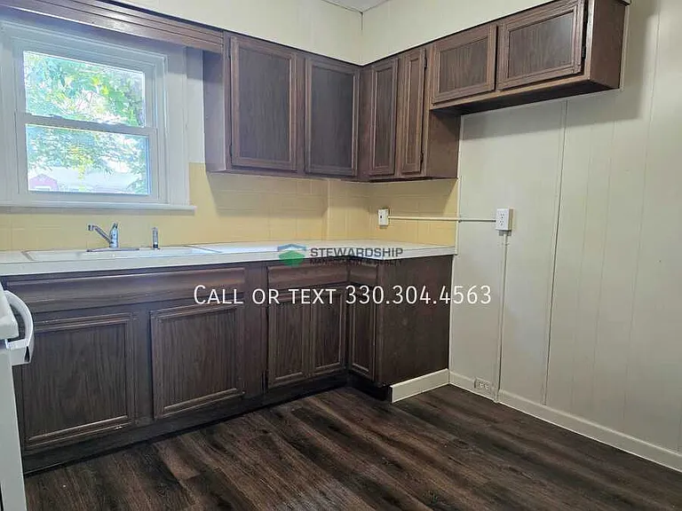 1152 Wilbur Ave — Photo 2