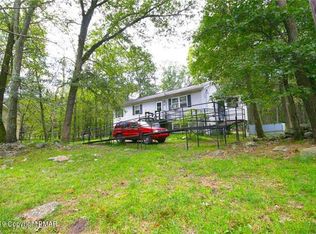 383 Wobbly Barn Rd, Henryville, PA 18332