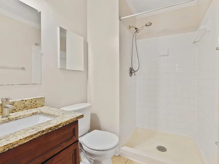 Upper Level - Primary Bathroom
