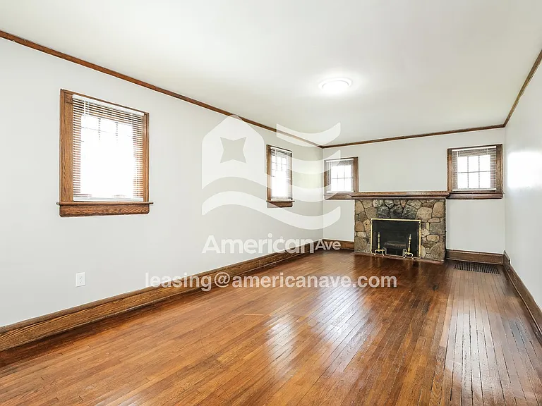 1884469_004_living_room_12693991.jpg