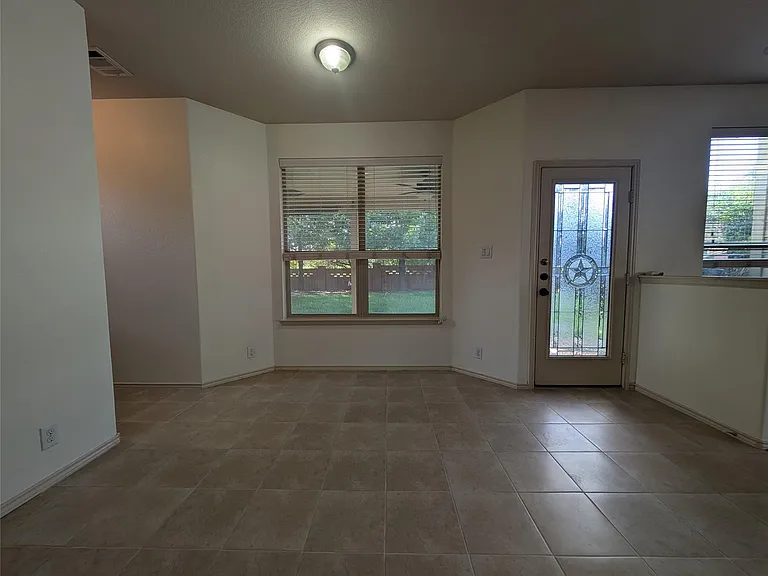 1602 Westmeadow Trl — Photo 12