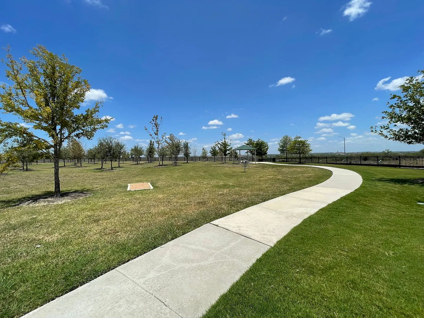Gorgeous 3 bedroom | 2.5 bath home in great location! Minutes to Randolph AFB and Ft Sam/BAMC — Photo 3