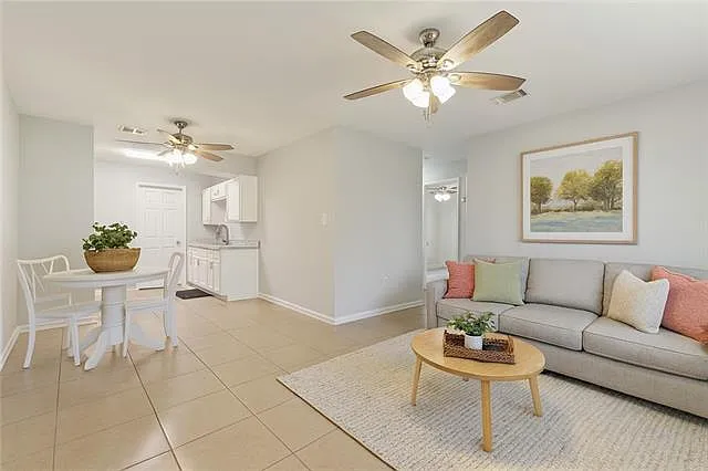 7825 Dorsett Dr — Photo 2