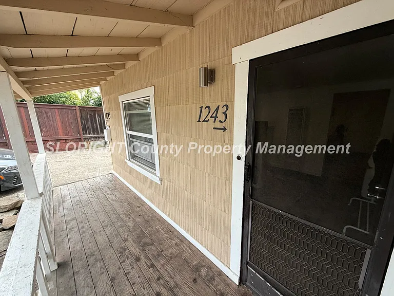1243 Bond St — Photo 3