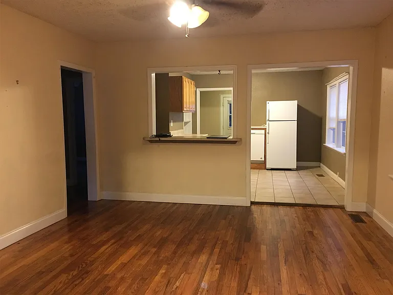 706 N Burns Rd — Photo 2