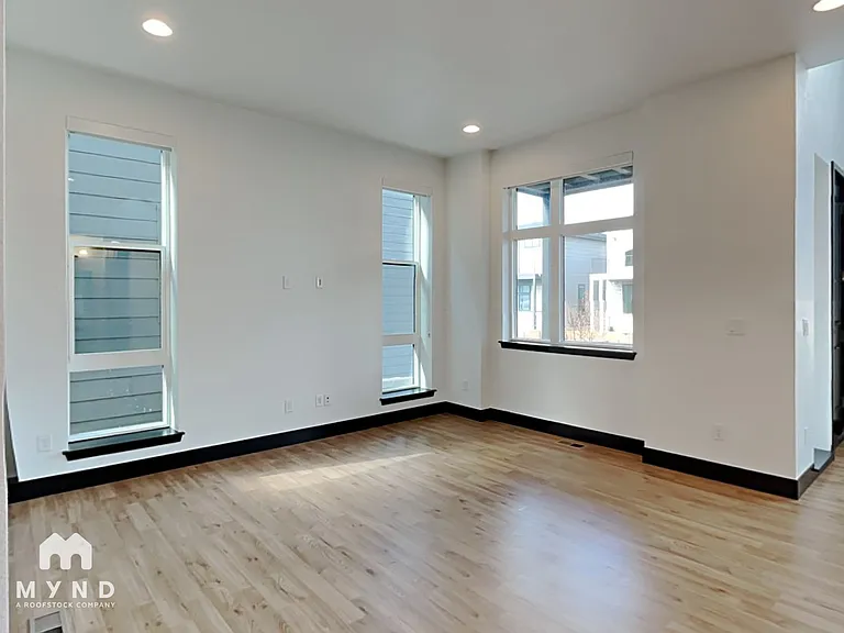 5894 Perth St — Photo 12