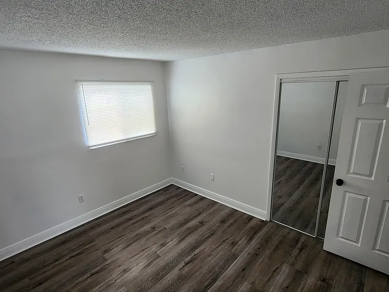 912 Bryan Ct — Photo 9