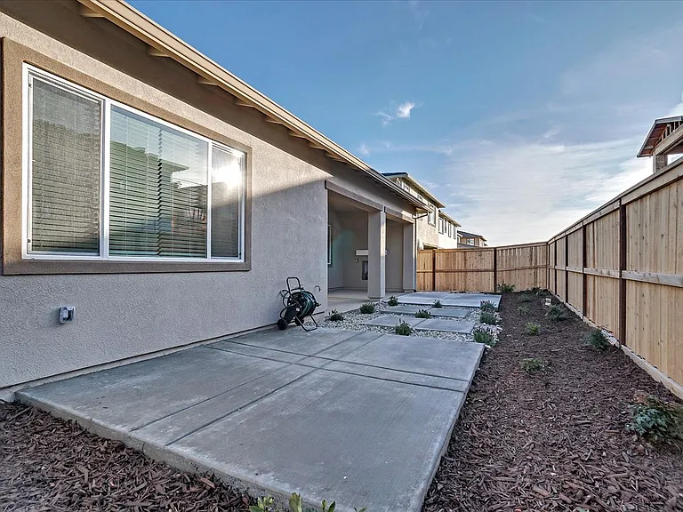 5937 Lakestone Dr — Photo 46