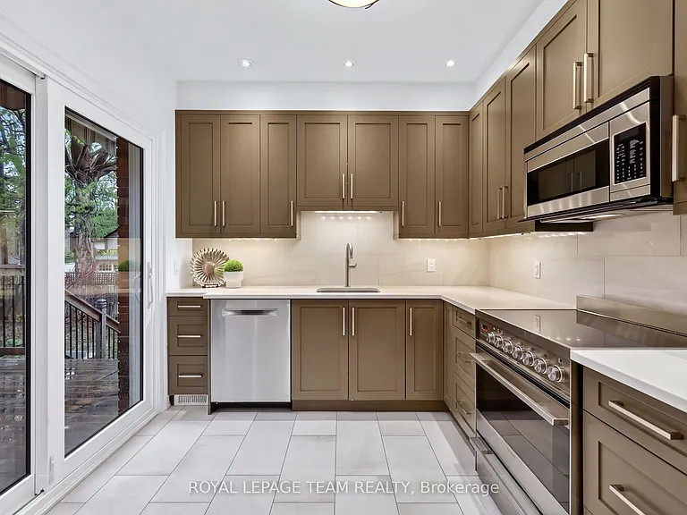 131 Acacia Ave — Photo 13
