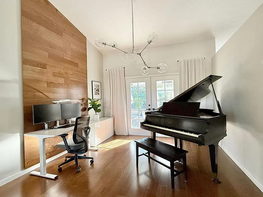 4 bed, 2.0 bath, $3,500 — Photo 2