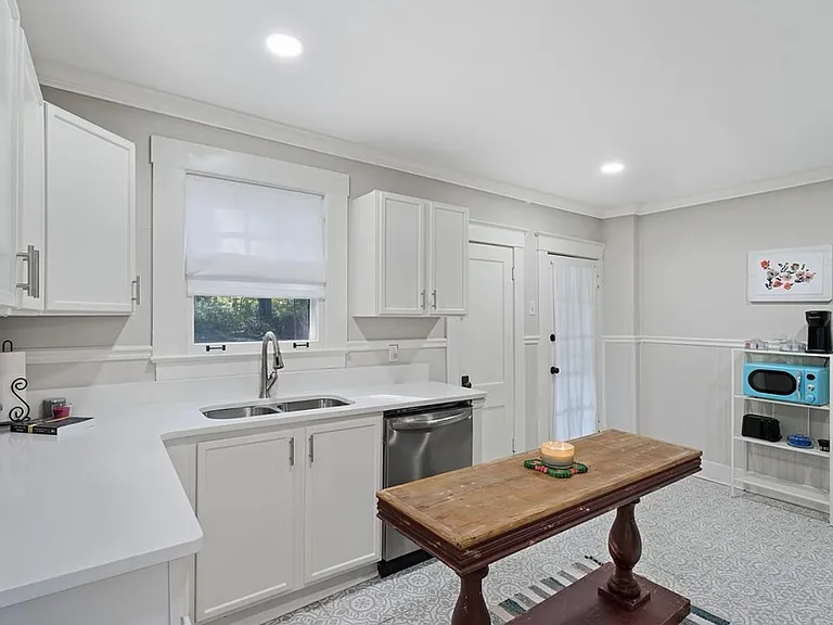 1855 York Ave — Photo 19