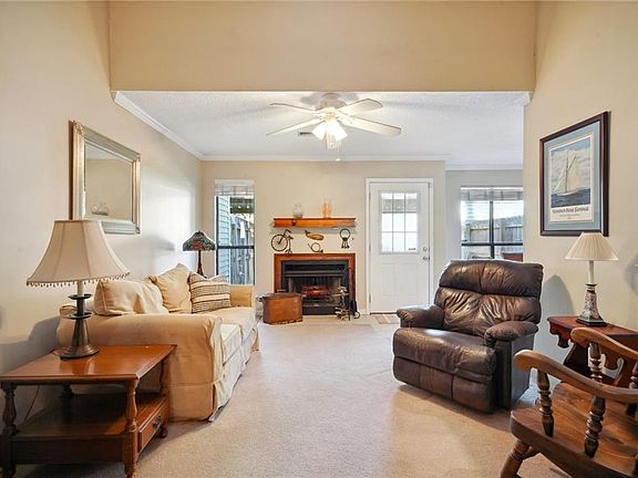 5th image of 113 Pineridge St W #113