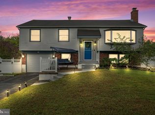 24 Lamp Post Ln, Somerdale, NJ 08083