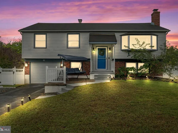 24 Lamp Post Ln, Somerdale, NJ 08083