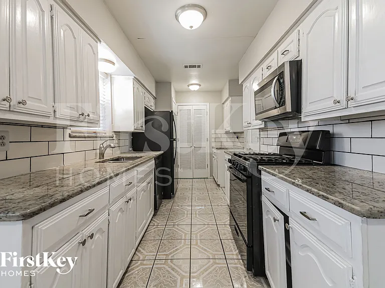 1309 Monterrey Dr — Photo 10