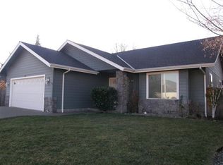 1090 SW Ironwood Dr, Grants Pass, OR 97526