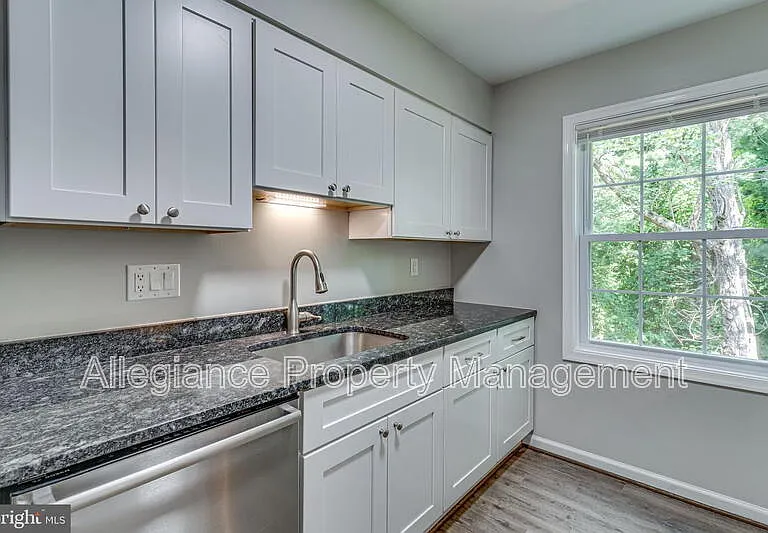 3374 Breckenridge Ct — Photo 9