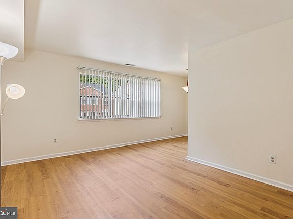 5th image of 223 Parker Ave
