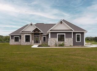 W238N4175 Frances Blvd, Pewaukee, WI 53072