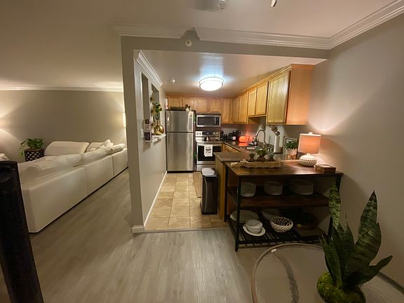 4th image of 4205 Lamont St Unit 13