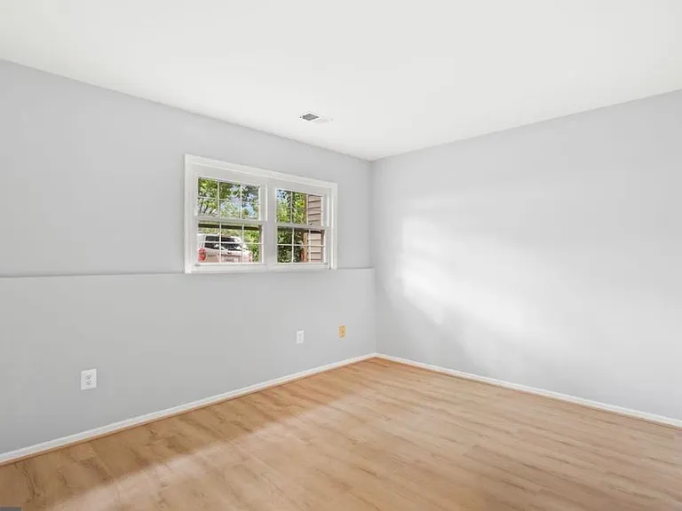 405 Amberfield Ln — Photo 7