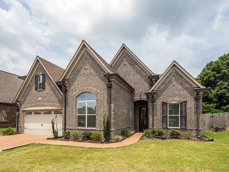 1st image of 325 Whispering Creek Dr
