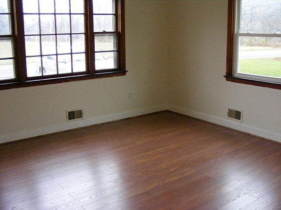 5th image of 284A E Franklin St