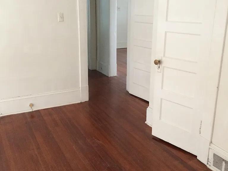 424 N Spring St — Photo 5