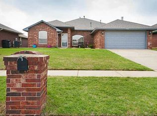 4236 Manhattan Dr, Moore, OK 73160