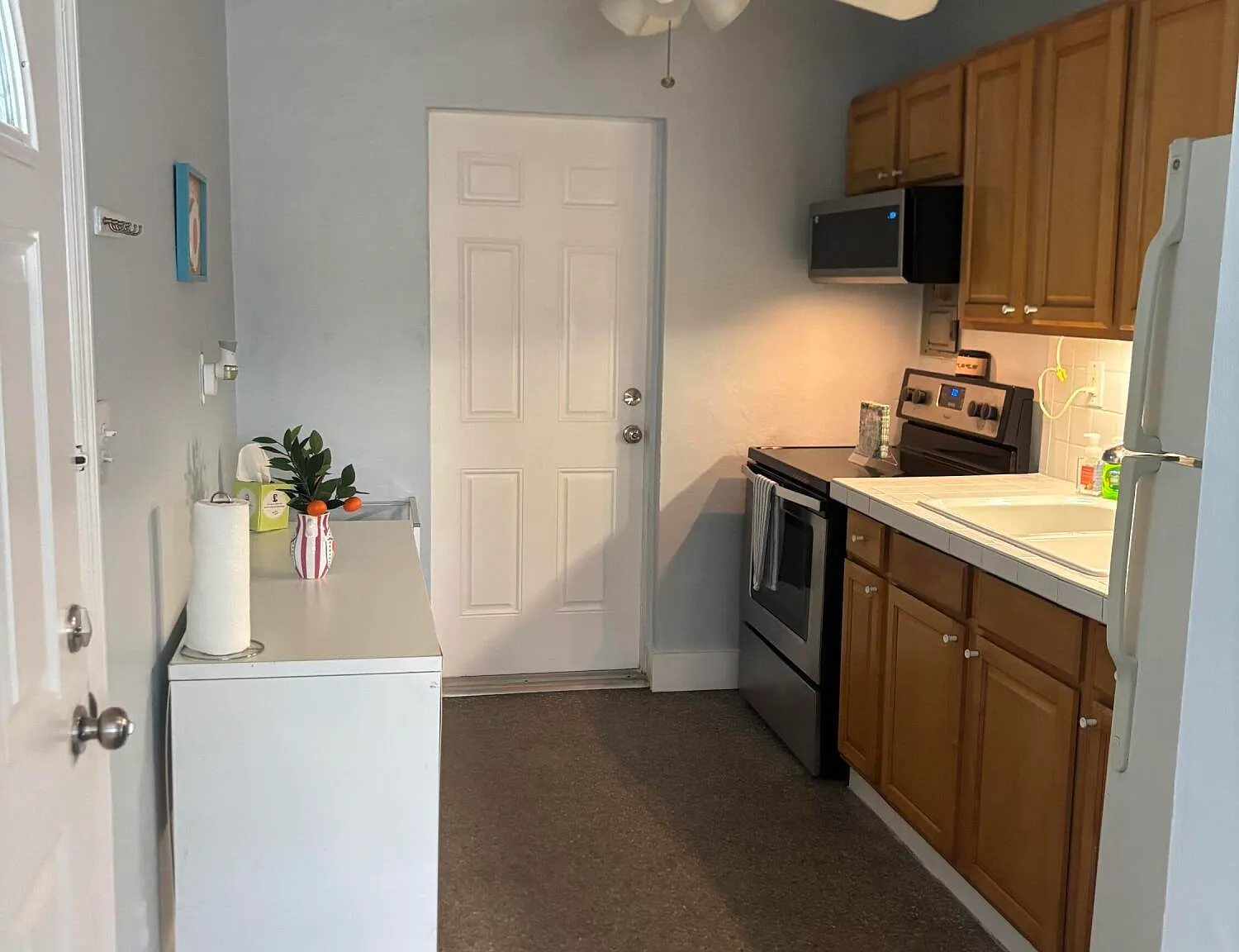 2 bed, 1.0 bath, 624 sqft, $2,420 — Photo 1