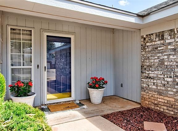 3rd image of 5101 Bridle Path Ln