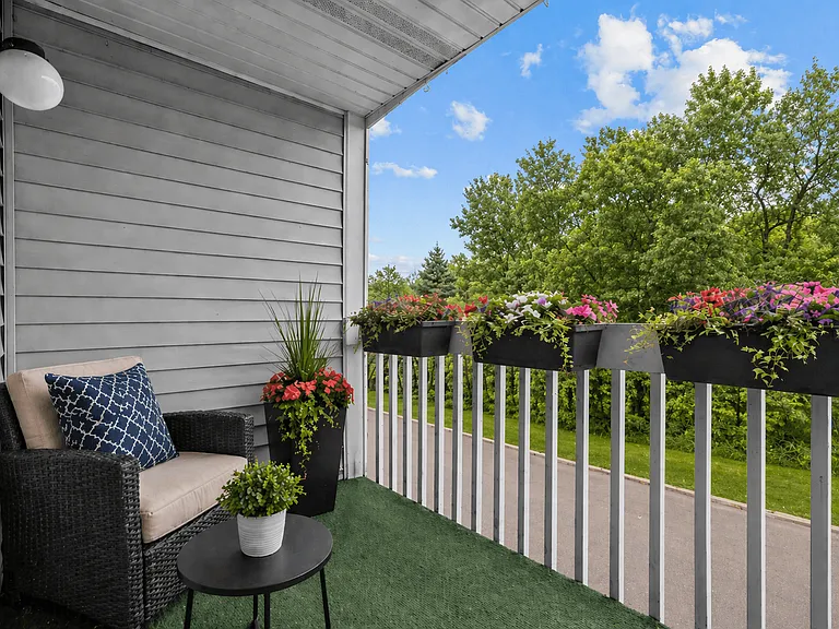 Fairfax Apartments - Lansing, MI — Photo 18