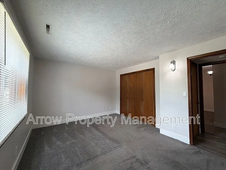 3341 Holdrege St #6 — Photo 5