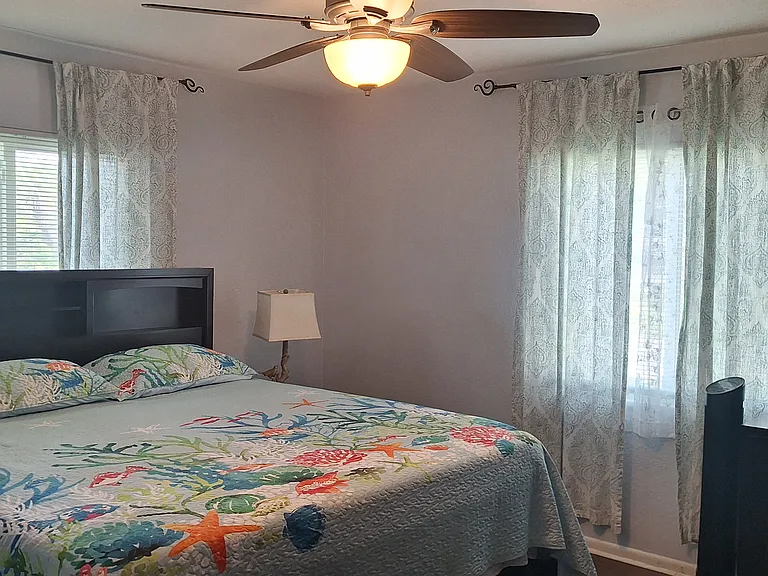 King view to dresser