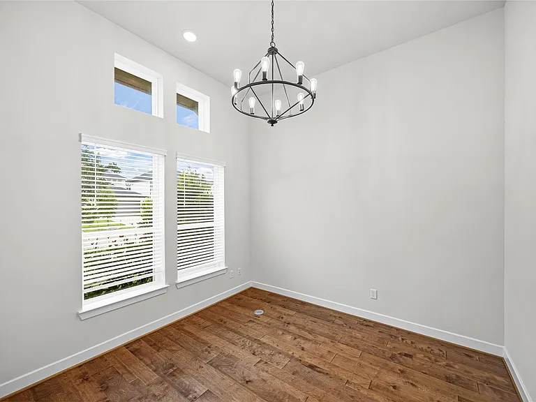 4627 Clear Creek Dr — Photo 4