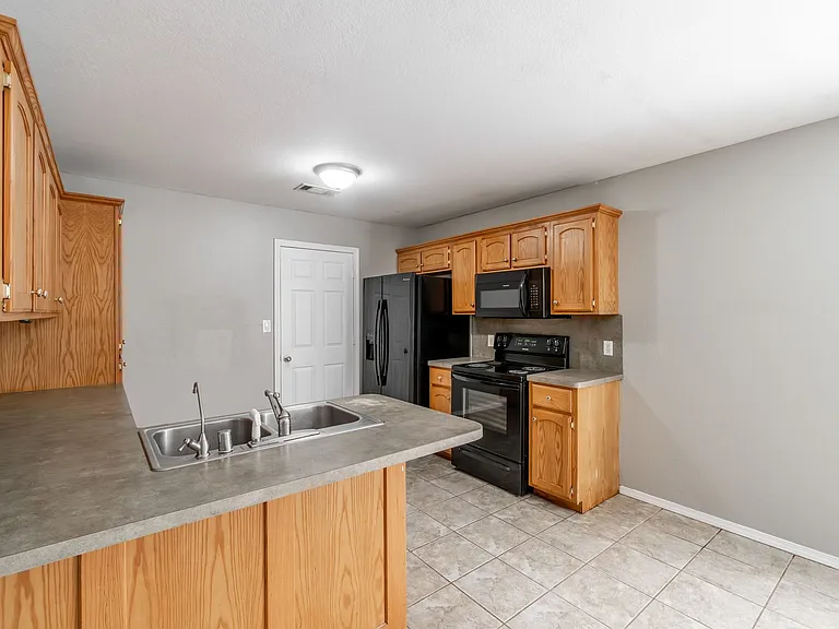 3705 Price Cir — Photo 9