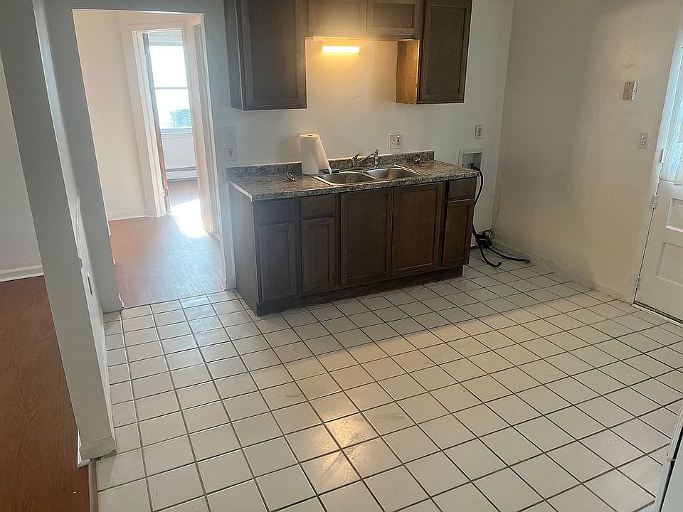 1st image of 27301 Woodmont St