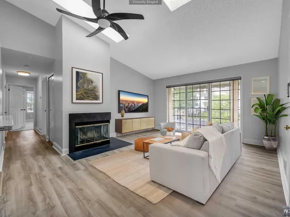 943 Juniper Way, Mahwah, NJ 07430
