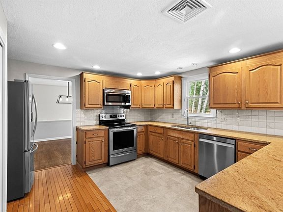 3rd image of 36 Cooke Rd
