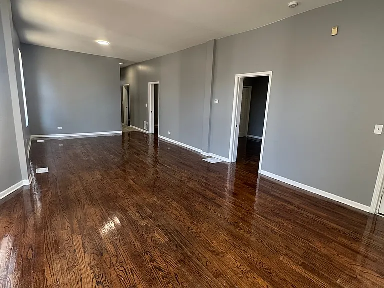 720 W 61st St #1 — Photo 8